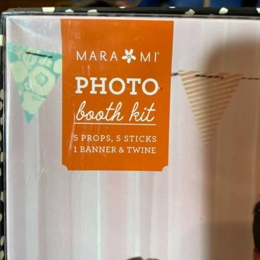 Photo Booth /‎ Picture Taking Kit / Props for Photos (new) (Home dec-x)